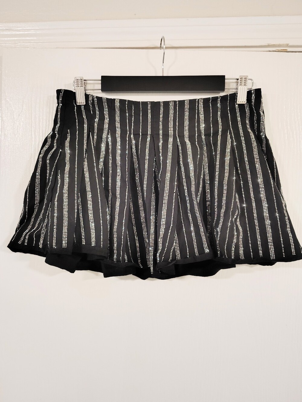 AKIRA Label Onto The Next Embellished Pleated Mini Skirt Women's Large Black - Picture 10 of 11